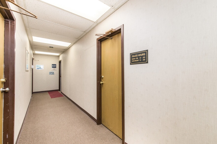 More Photos Of 47 W Dundee Rd, Wheeling Medical For Lease