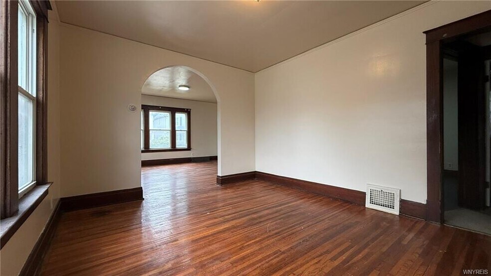 More Photos Of 1890 Linwood Ave, Niagara Falls Apartments For Sale