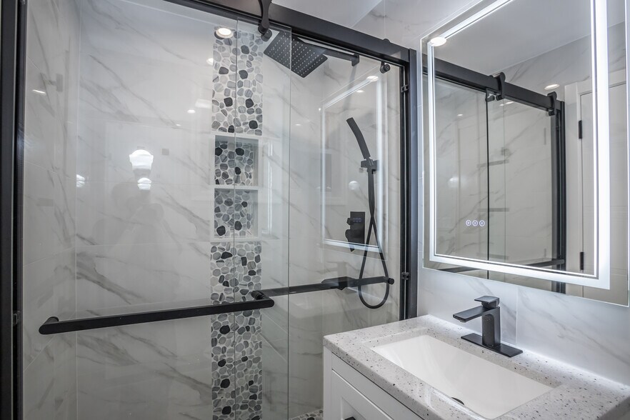 More Photos Of 6717 Myrtle Ave, Glendale Storefront Retail Residential For Sale
