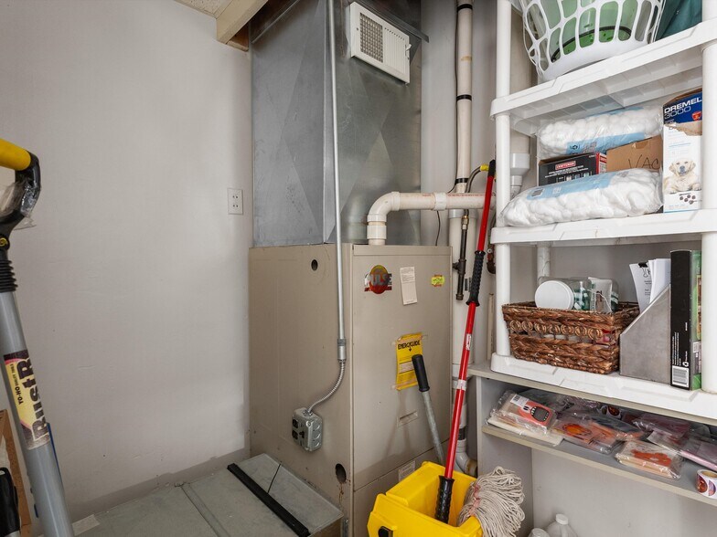 More Photos Of 4326 Michigan Ave, Manitowoc Freestanding For Sale