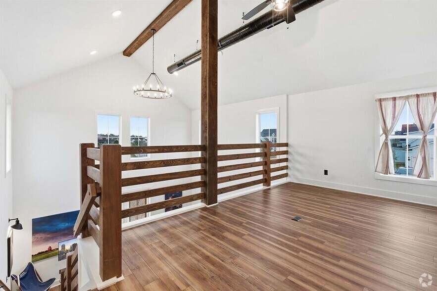 More Photos Of 1006 Frost Ave, Driftwood Loft Creative Space For Sale