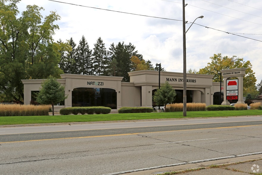 Primary Photo Of 4553 King St E, Kitchener Showroom For Lease