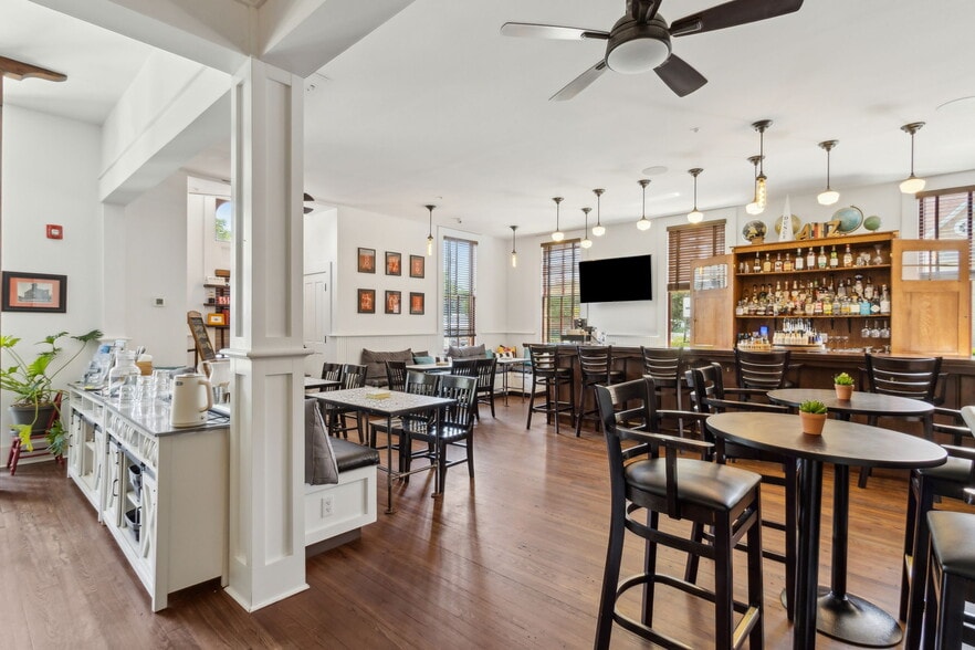 More Photos Of 914 Atlantic Ave, Fernandina Beach Hotel For Sale