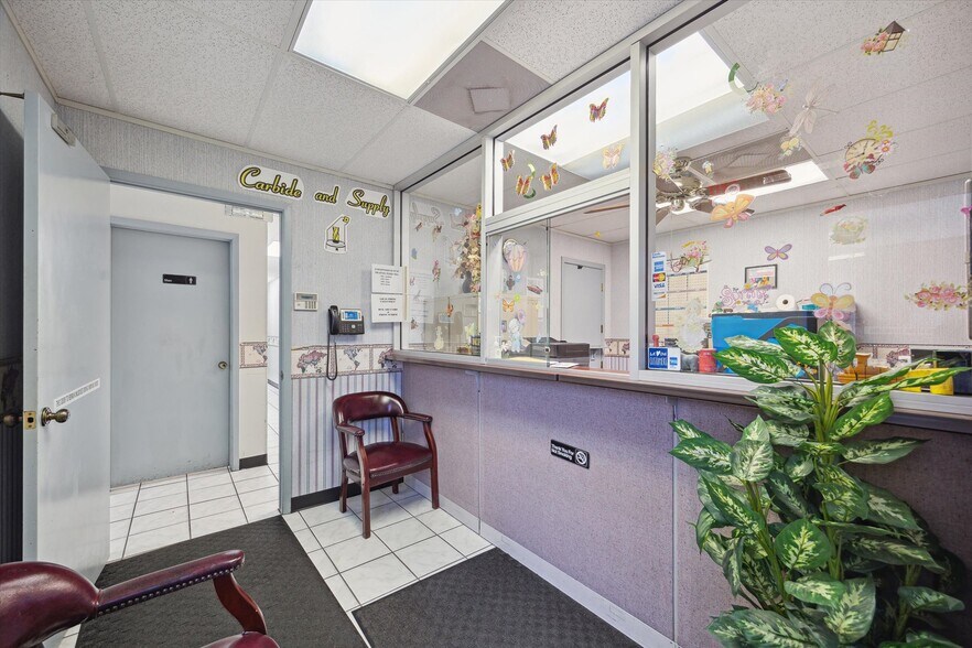 More Photos Of 4311 FM-2351, Friendswood Light Distribution For Sale