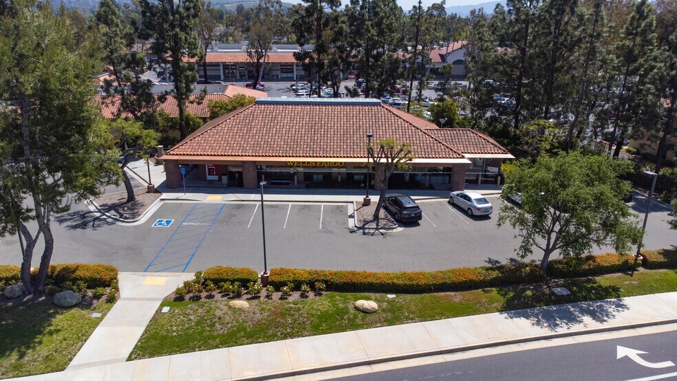 More Photos Of 1596 N Moorpark Rd, Thousand Oaks Bank For Lease