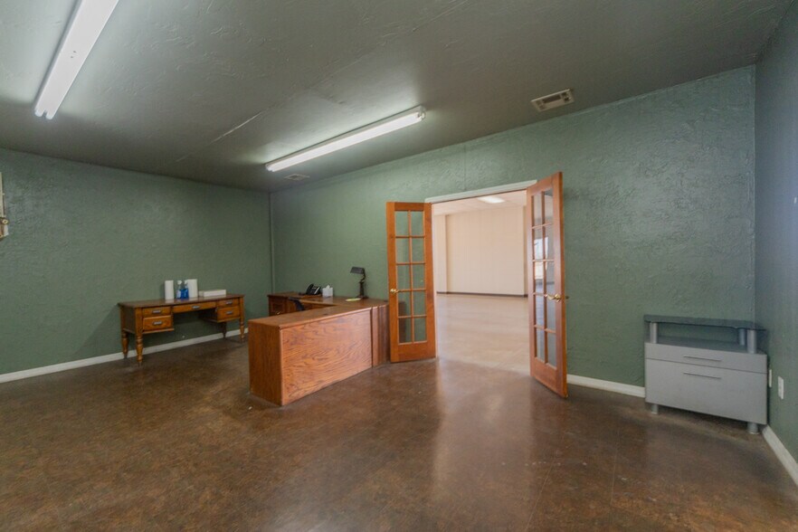 More Photos Of 3700 N 14th St, Ponca City Warehouse For Sale