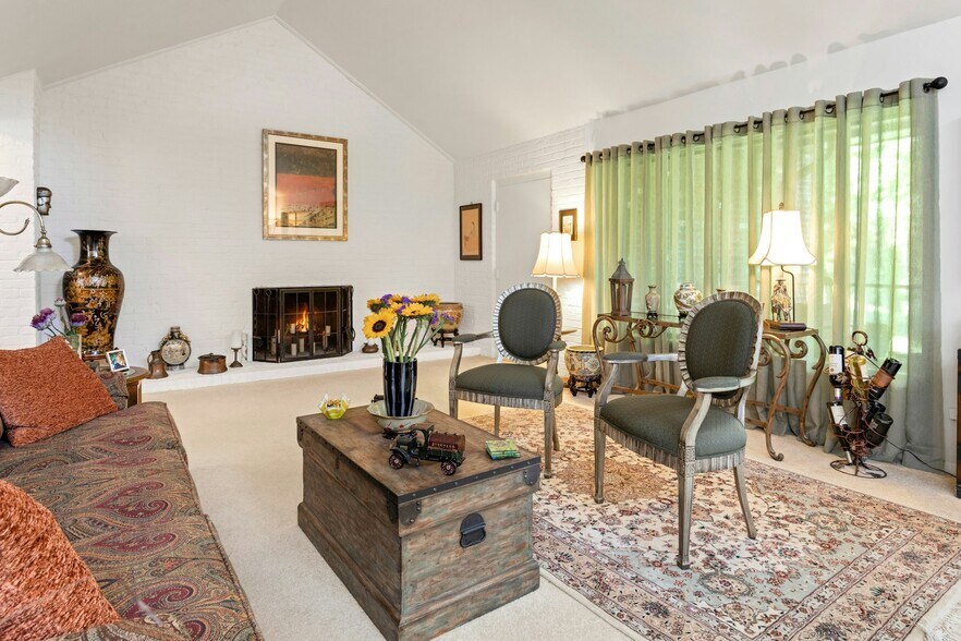 More Photos Of 1038-1056 Main St S, Woodbury Apartments For Sale