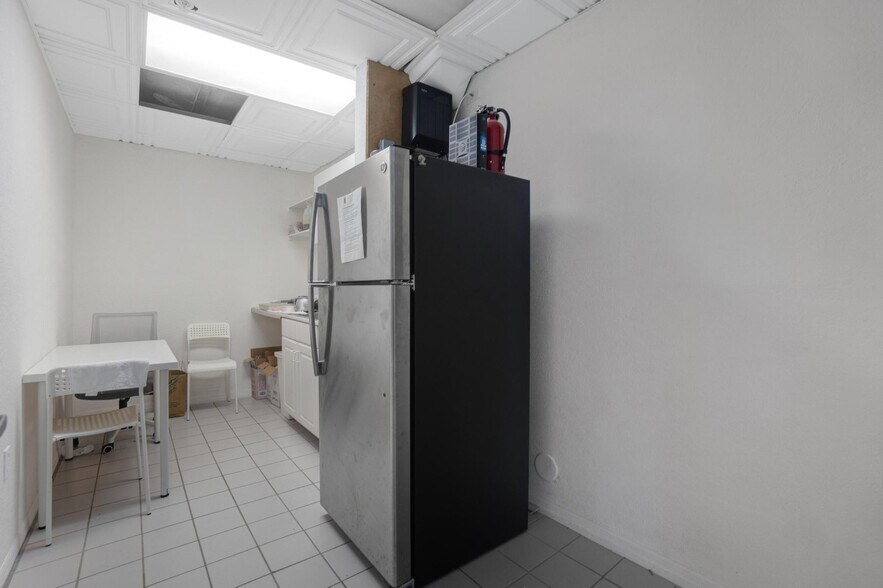 More Photos Of 1720 Harrison St, Hollywood Office Residential For Lease