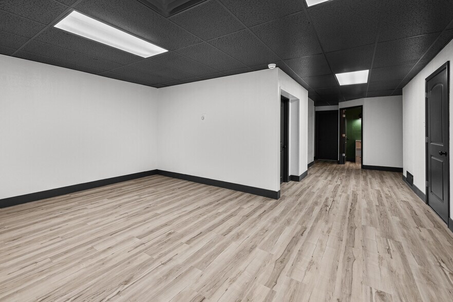 More Photos Of 2400 24th St, Rock Island Office Residential For Lease