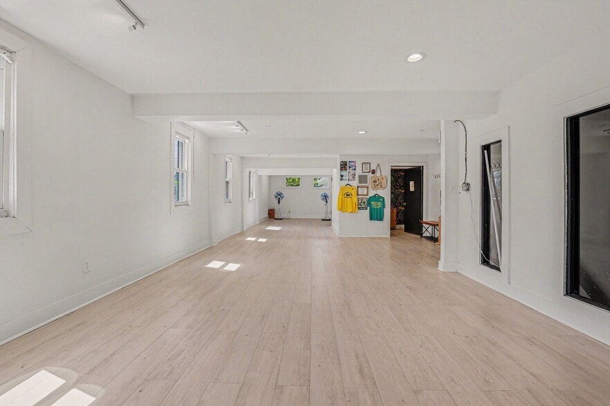 More Photos Of 705 W Rosemary St, Chapel Hill Storefront For Sale