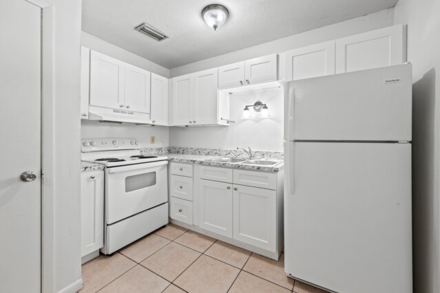 More Photos Of 325 SW Leisure Dr, Lake City Apartments For Sale