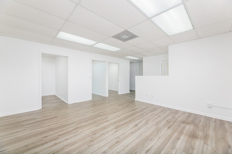 More Photos Of 128 Tomahawk Dr, Indian Harbour Beach Warehouse For Sale