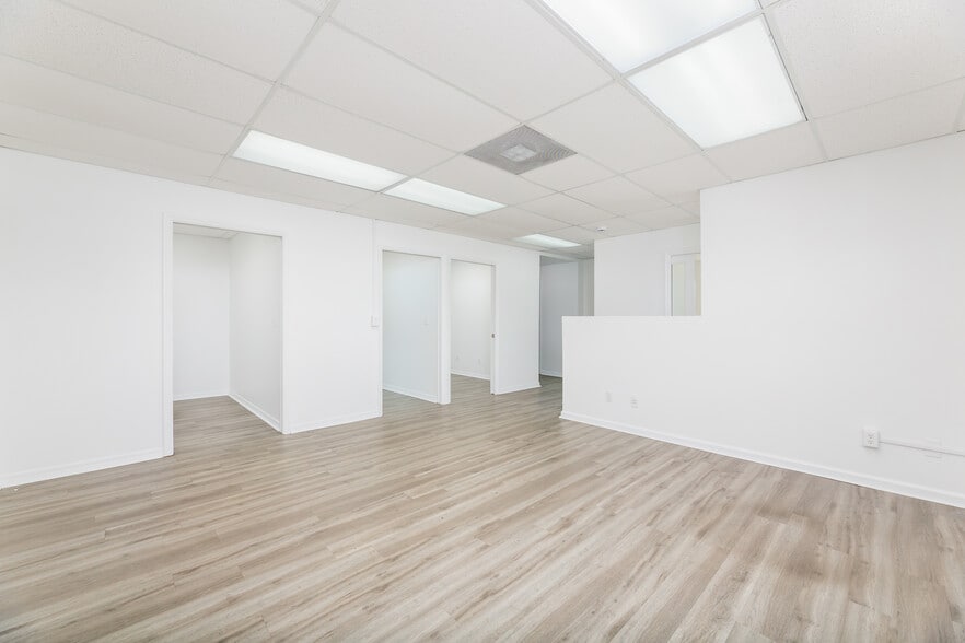 More Photos Of 128 Tomahawk Dr, Indian Harbour Beach Warehouse For Lease