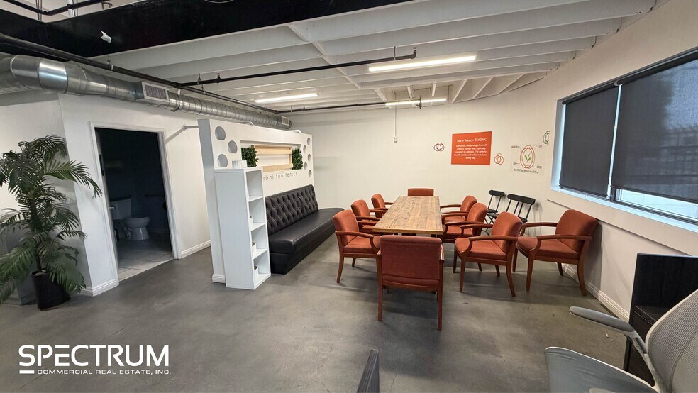 More Photos Of 15911 Arminta St, Van Nuys Manufacturing For Lease