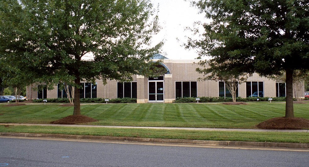 More Photos Of 8510 McAlpine Park Dr, Charlotte Unknown For Lease