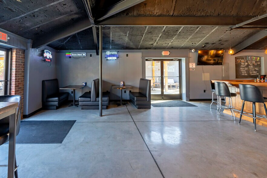 More Photos Of 101 W Monroe St, Carbondale General Retail For Sale