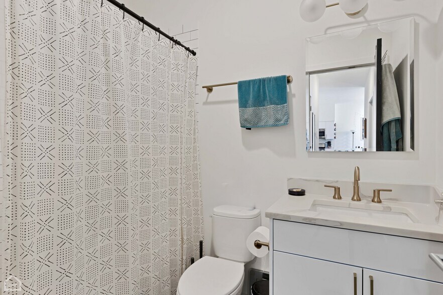 More Photos Of 2301 W Chicago Ave, Chicago Apartments For Sale