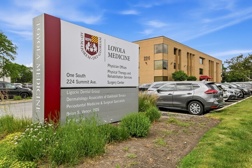 More Photos Of 1S224 Summit Ave, Oakbrook Terrace Medical For Lease