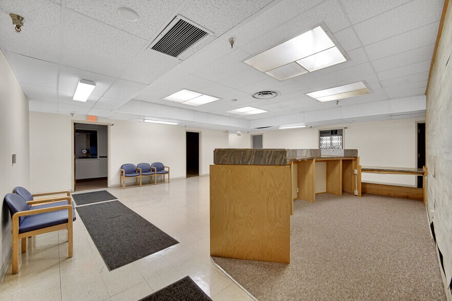 More Photos Of 5050 S State St, Chicago Office For Sale