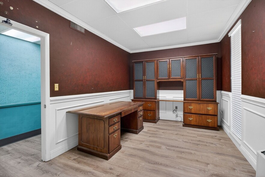 More Photos Of 2039 Indian Rocks Rd, Largo Medical For Sale