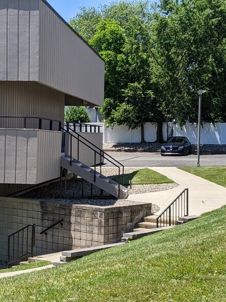 More Photos Of 281 Summerhill Rd, East Brunswick Office For Sale