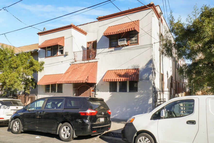More Photos Of 1511 W 11th Pl, Los Angeles Apartments For Sale