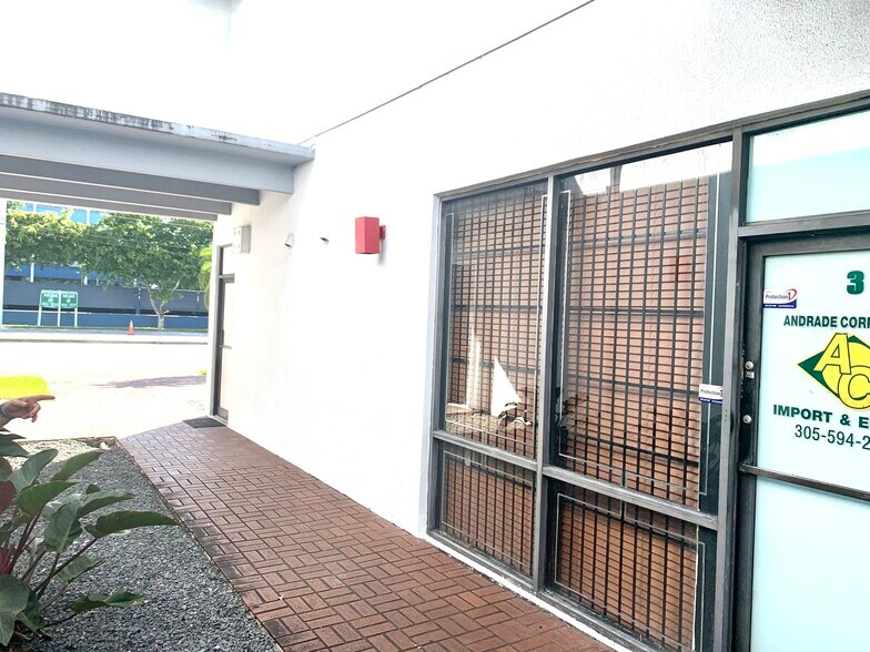 More Photos Of 7311-7323 NW 12th St, Miami Light Distribution For Sale