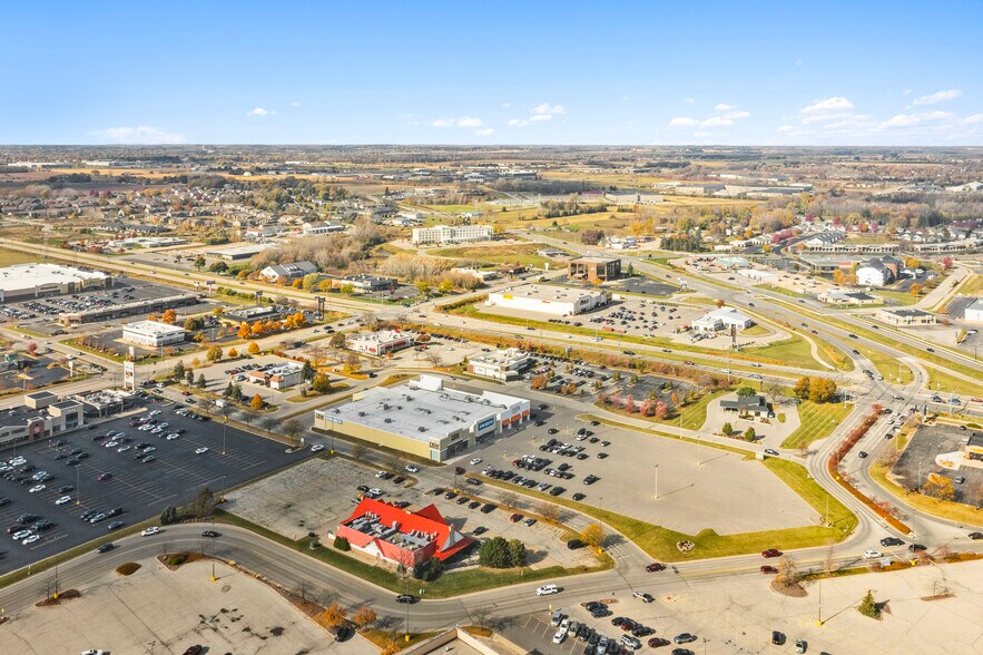 More Photos Of 4411 W Wisconsin Ave, Appleton Freestanding For Sale