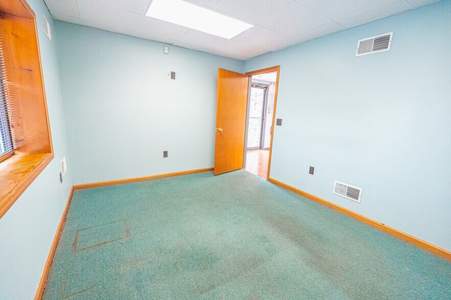 More Photos Of 63 Bleachery Ct, Warwick Distribution For Lease