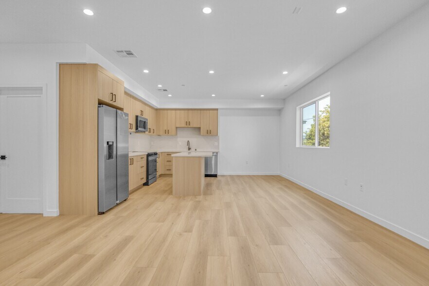 More Photos Of 10826 Hesby St, North Hollywood Apartments For Sale