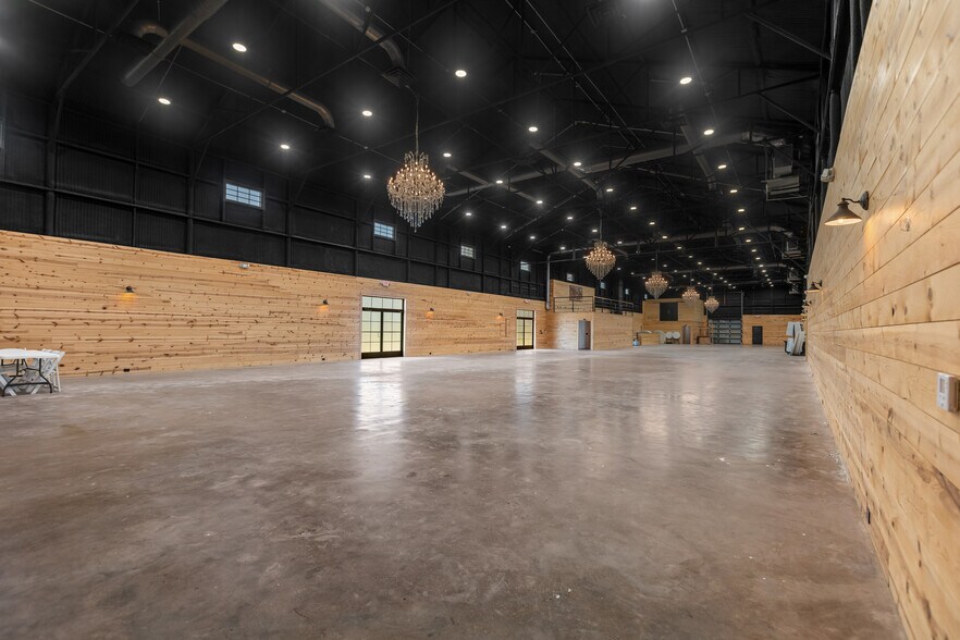 More Photos Of 151 5th St st, Honey Grove Flex For Sale