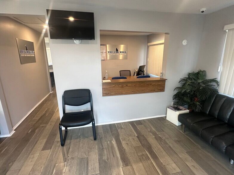 More Photos Of 24056 Pilgrim, Redford Medical For Lease