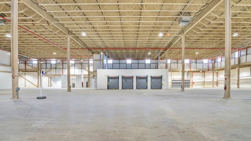 More Photos Of 153-44 S Conduit Ave, Jamaica Warehouse For Lease