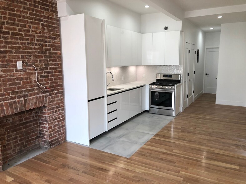 More Photos Of 98 Greenpoint Ave, Brooklyn Apartments For Sale