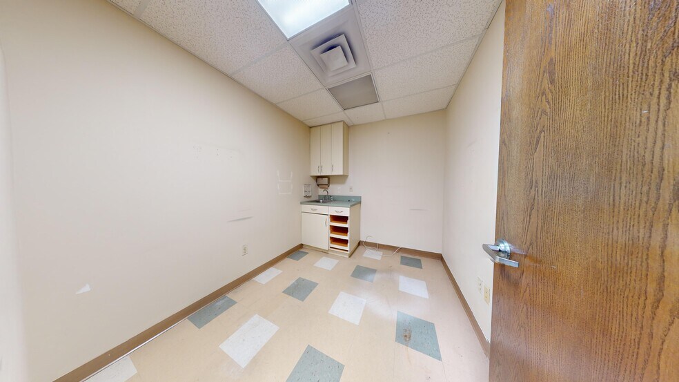 More Photos Of 1725 E 12th St, Brooklyn Medical For Lease