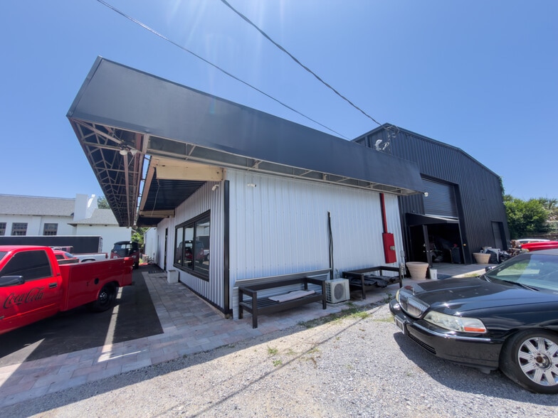 More Photos Of 1401 Barrancas Ave, Pensacola Showroom For Sale
