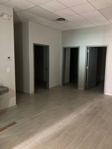 More Photos Of 824 E Hackberry Ave, McAllen Flex For Lease