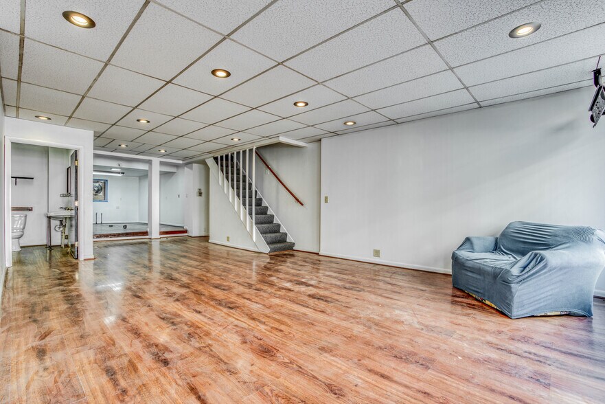 More Photos Of 713 Pratt St, Baltimore Freestanding For Sale