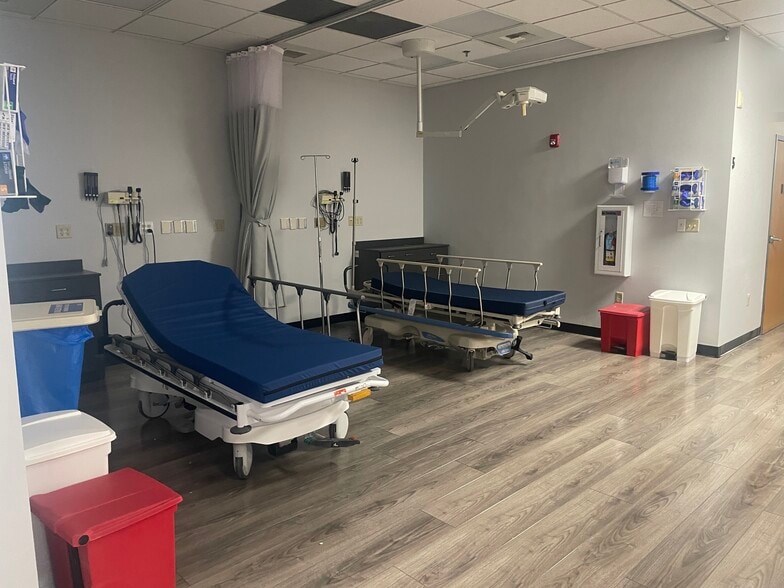 More Photos Of 1501-1503 E Calvada Blvd, Pahrump Medical For Sale