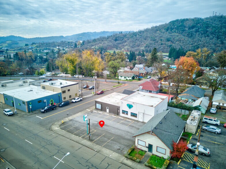 More Photos Of 1560 SE Stephens St, Roseburg Freestanding For Sale