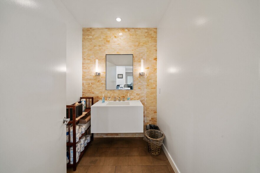 More Photos Of 11333 Iowa Ave, Los Angeles Loft Creative Space For Sale