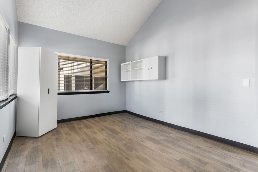 More Photos Of 1231 S Parker Rd, Denver Medical For Sale