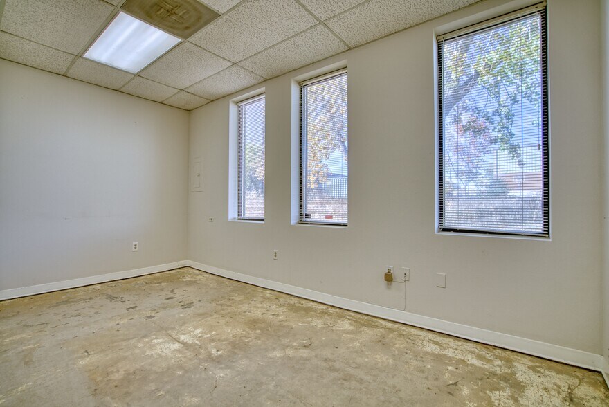 More Photos Of 557 Burbank St, Broomfield Light Distribution For Lease