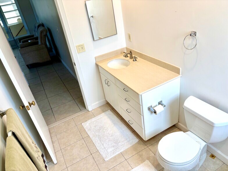 More Photos Of 218 S F St, Lake Worth Beach Warehouse For Sale