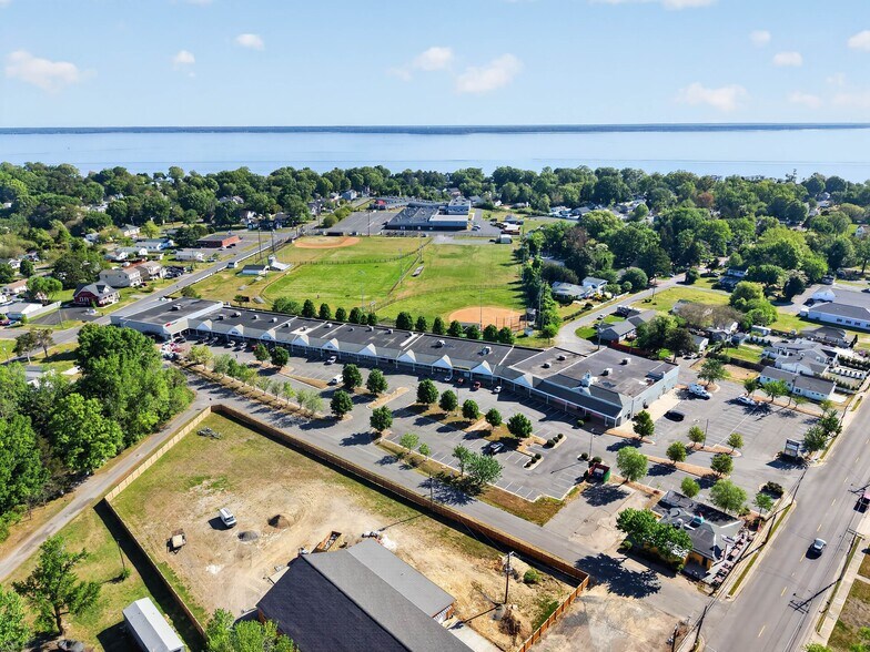 Primary Photo Of 501-535 Euclid Ave, Colonial Beach General Retail For Sale