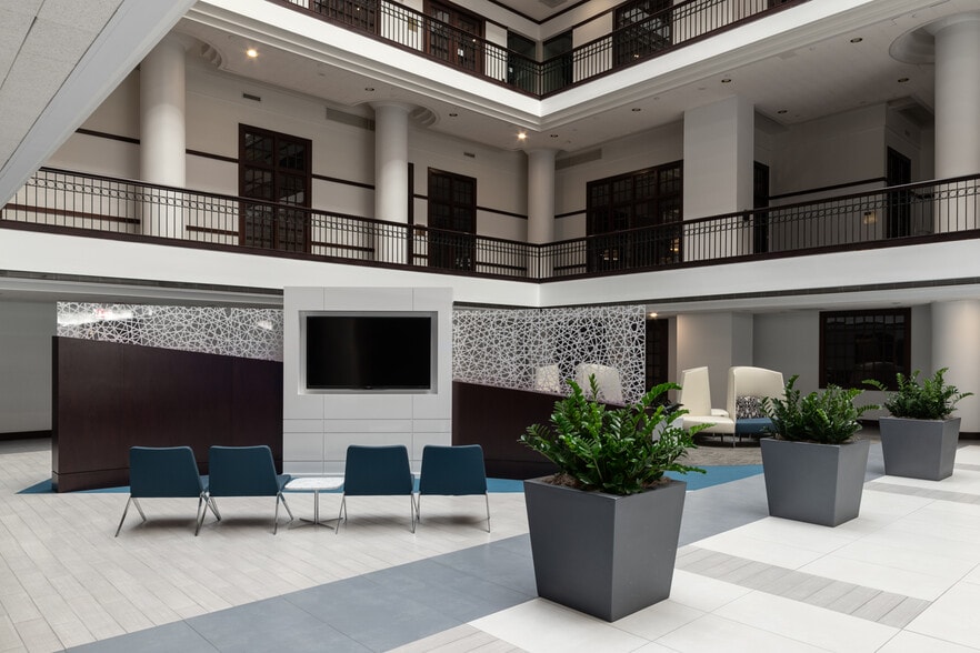 More Photos Of 900 Jackson St, Dallas Office For Lease