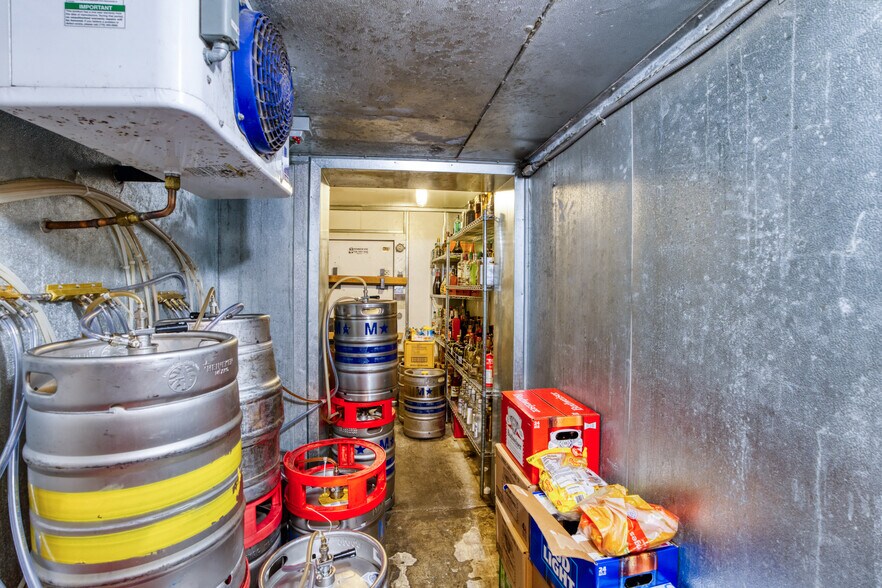 More Photos Of 410 Yakima Valley Hwy, Sunnyside General Retail For Sale