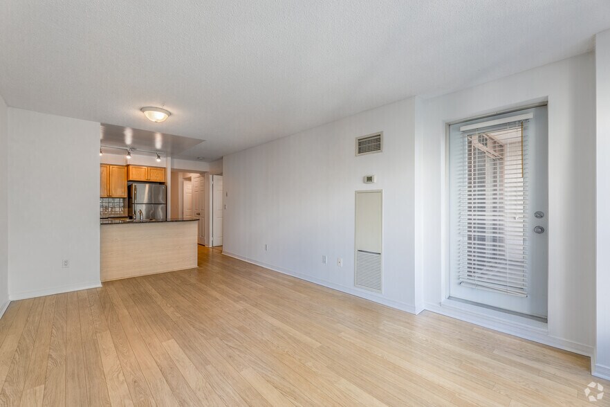 More Photos Of 925 Bay St, Toronto Apartments For Lease