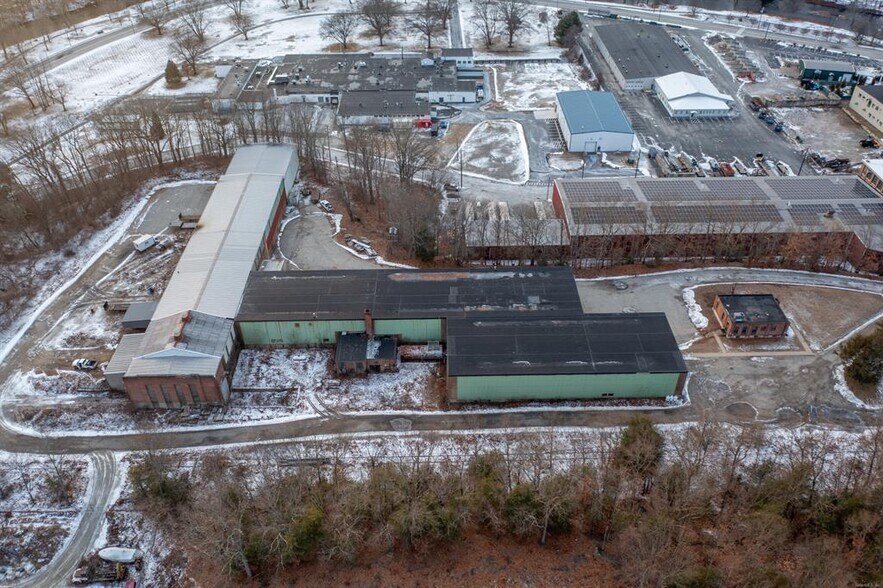 More Photos Of 30 Harris St, Putnam Warehouse For Lease