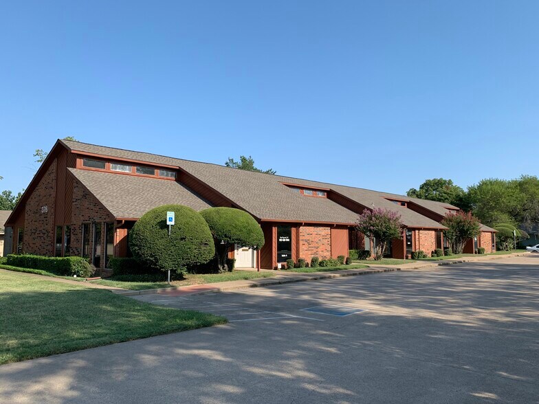 More Photos Of 376 W Main St, Lewisville Medical For Sale